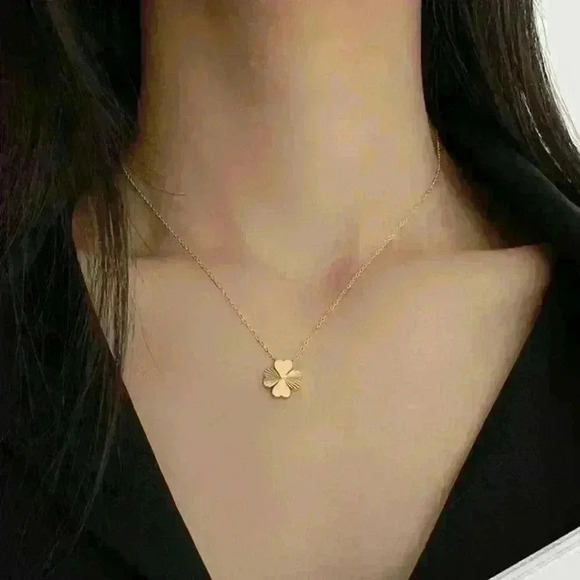 Two Sided Gold Filled Clover Pendant Necklace - Picture 2 of 8